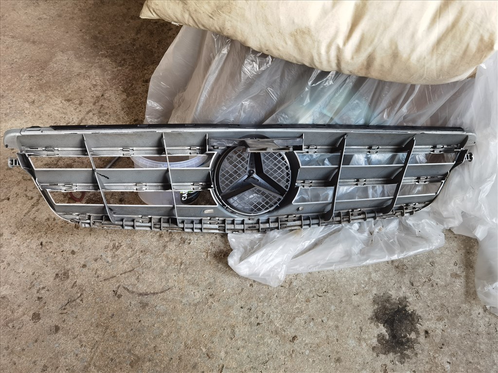 Mercedes C w204 hűtörács Gyári hibátlan! 2. kép