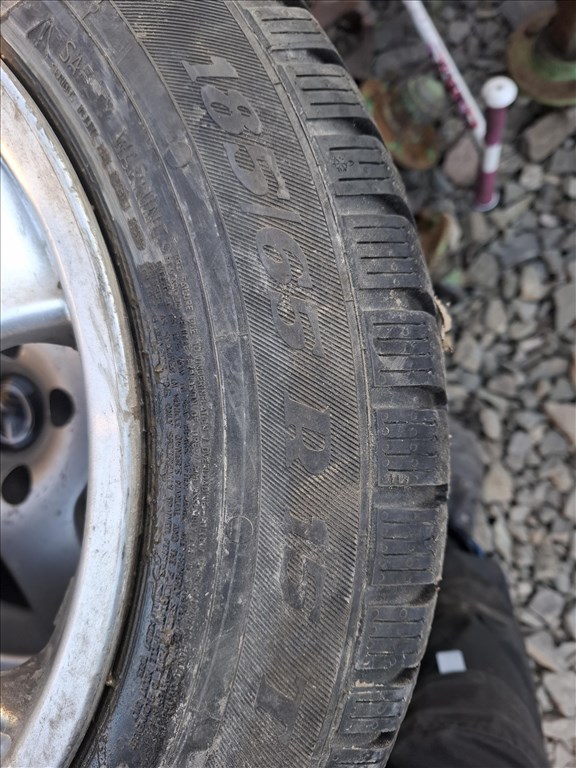  5x108 lyukosztású 15" használt alufelni, rajta 185/65 használt téli gumi gumi  3. kép