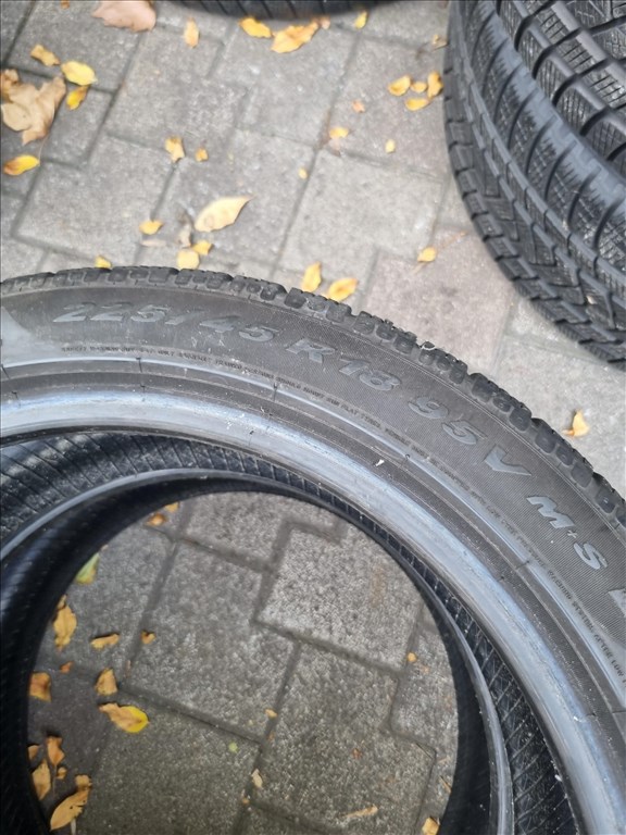  225/4518" újszerű Pirelli Sottozero Winter Serie II  téli gumi 2db  6. kép