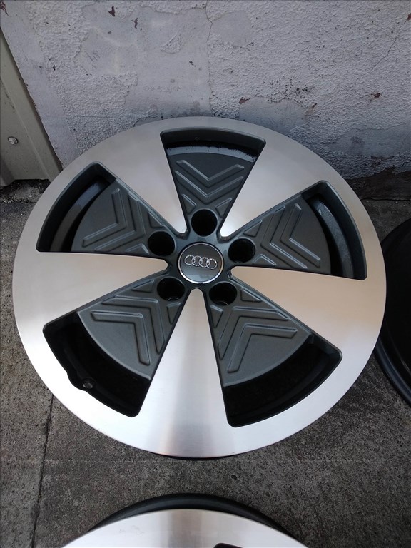 5x112 17 Gyári Audi polír alufelni 150000ft a 4db/226/ 1. kép