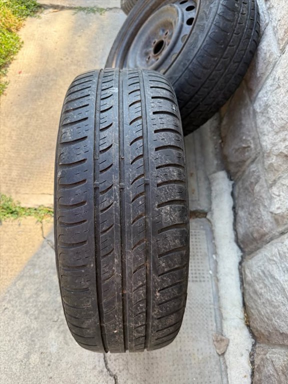  5x100 lyukosztású 15" használt lemezfelni, rajta 195/60 használt nyári gumi gumi  2. kép