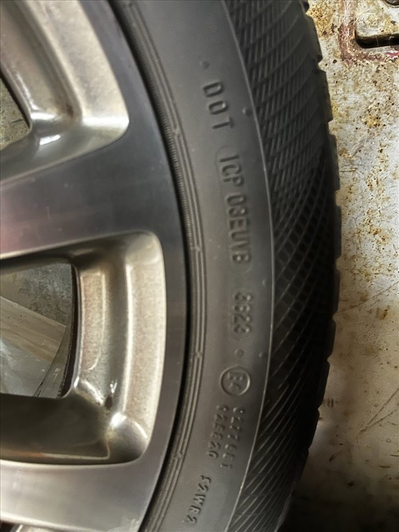 225/55 R17 Gyári Mercedes-Benz 5x112 Continental jó téligumikkal! 4. kép