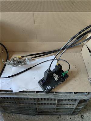 Renault Trafic II Generation L1H1 2.0 dCi 115 Jobb tolóajtó zárszerkezet  8200008463