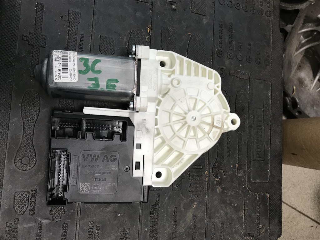 Volkswagen Passat B6 jobb első ablakemelő motor 3c0959792c 1. kép