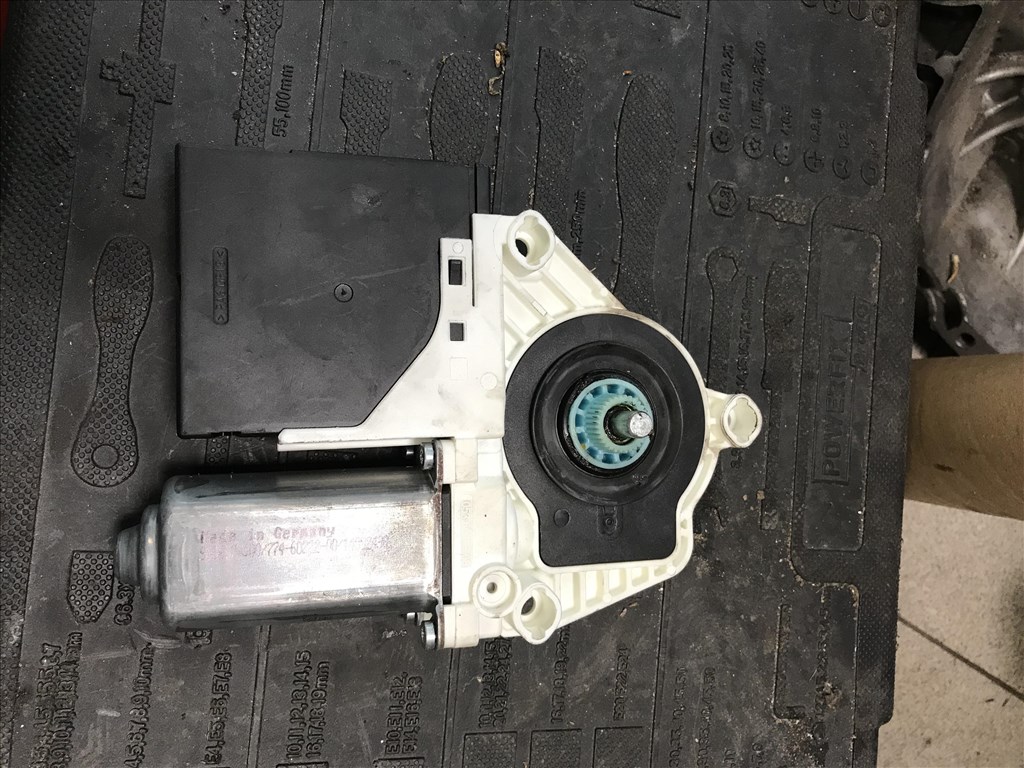 Volkswagen Passat B6 jobb első ablakemelő motor 3c0959792c 2. kép