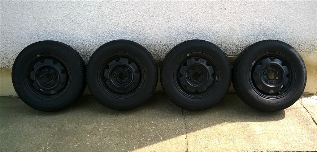  Eladó 4db 14-es 4x108-as Audi-Vw lemezfelni 185/70R14 Goodyear nyári gumival  1. kép