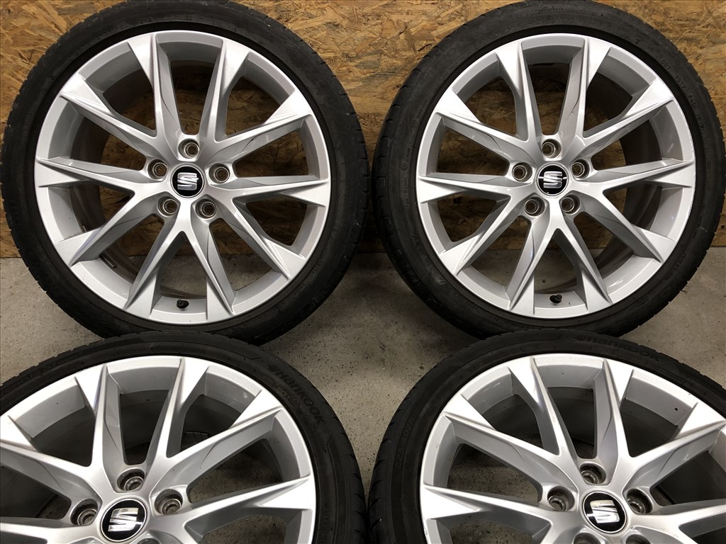 18 colos gyári Seat alufelni 225/40/18 nyári gumi 18 col 2. kép