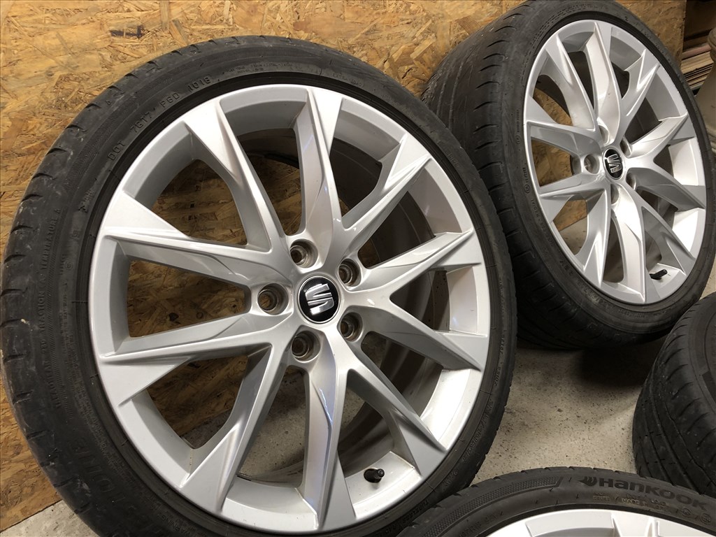 18 colos gyári Seat alufelni 225/40/18 nyári gumi 18 col 4. kép