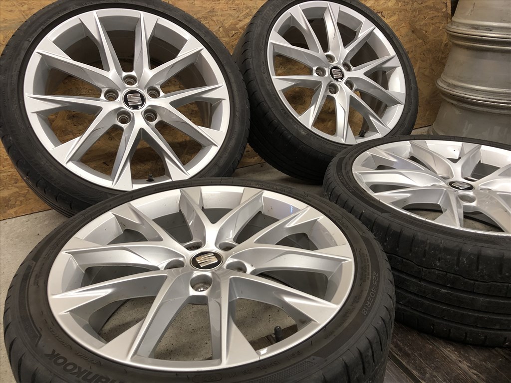 18 colos gyári Seat alufelni 225/40/18 nyári gumi 18 col 5. kép
