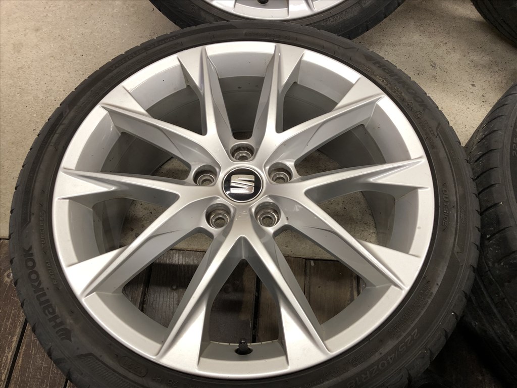 18 colos gyári Seat alufelni 225/40/18 nyári gumi 18 col 8. kép