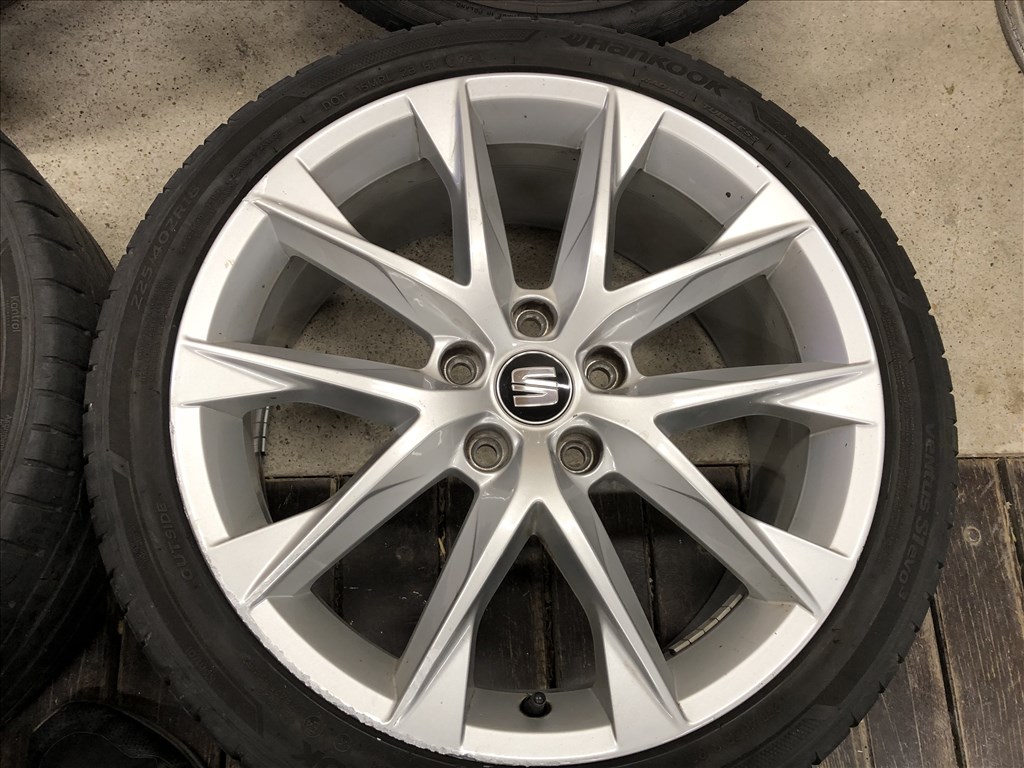 18 colos gyári Seat alufelni 225/40/18 nyári gumi 18 col 9. kép