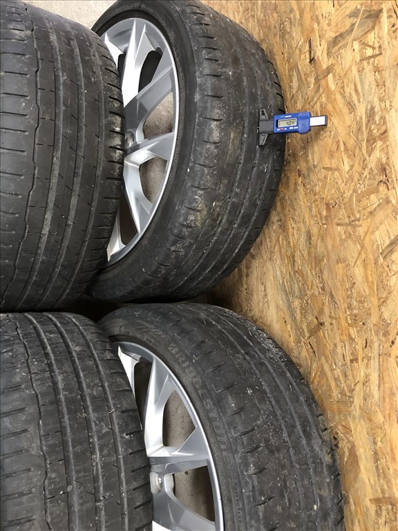 18 colos gyári Seat alufelni 225/40/18 nyári gumi 18 col 18. kép