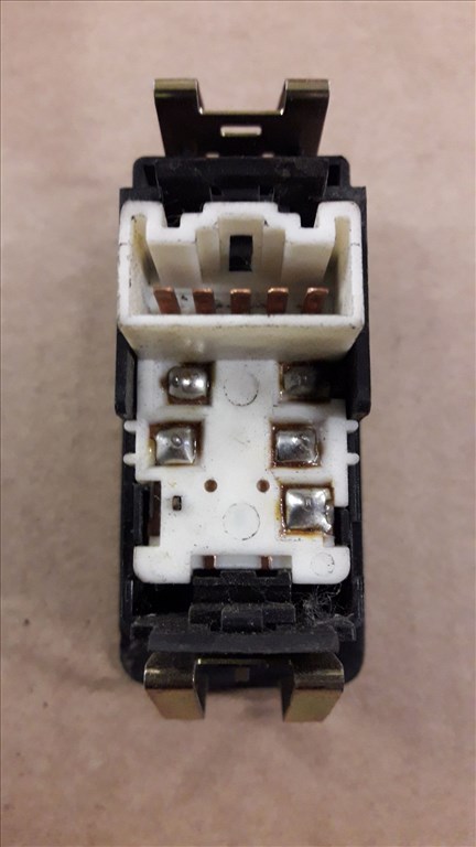 Suzuki Vitara Bal Hátsó Ablakemelõ Kapcsoló 2. kép