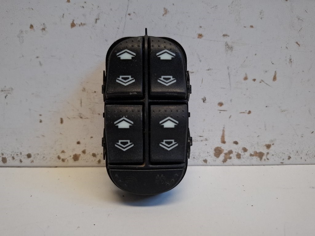 Ford Focus bal elsõ ablakemelõ kapcsoló 98AB14A132DE 1. kép