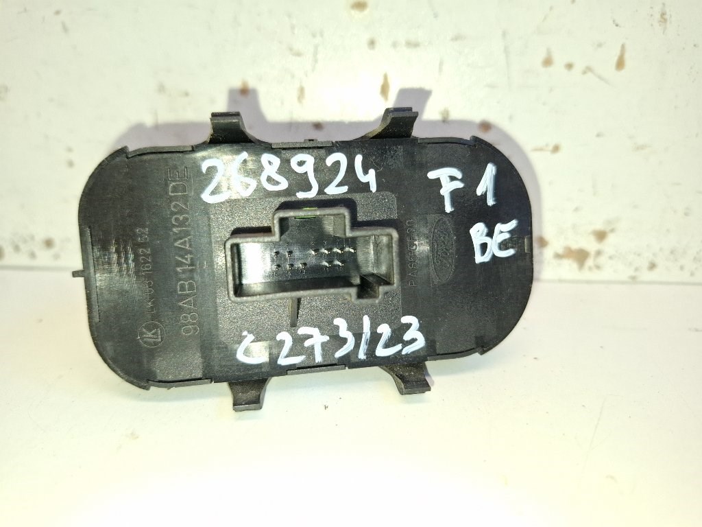 Ford Focus bal elsõ ablakemelõ kapcsoló 98AB14A132DE 3. kép