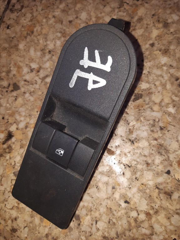 Opel Zafira B Jobb Elsõ Ablakemelõ Kapcsoló 13228709 1. kép