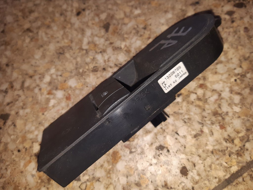 Opel Zafira B Jobb Elsõ Ablakemelõ Kapcsoló 13228709 3. kép