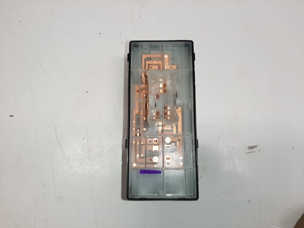 Nissan Pulsar (C13) jobb elsõ ablakemelõ kapcsoló 2. kép