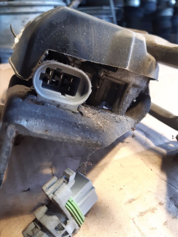 Renault Scenic Elsõ Ablaktörlõ Motor ቛõ Ablaktörlõ Mechanika 77 00 843 523 4. kép