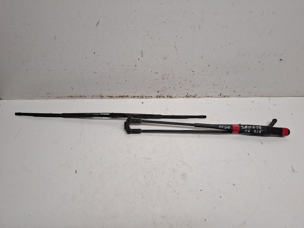 Toyota Aygo (AB10) elsõ ablaktörlõ kar 1. kép