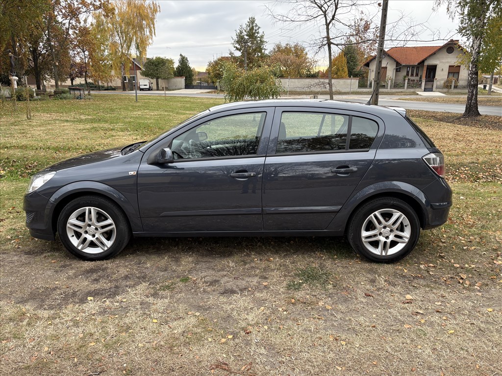 OPEL ASTRA H 1.4 Cosmo FACELIFT/DIGIT KLÍMA/TEMPOMAT/4EL.ABLAK/ÚJ VEZÉRLÉS/FRISS MŰSZAKI 1. kép