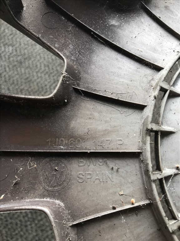 Volkswagen Golf IV dísztárcsa R15 1j0601147p 3. kép