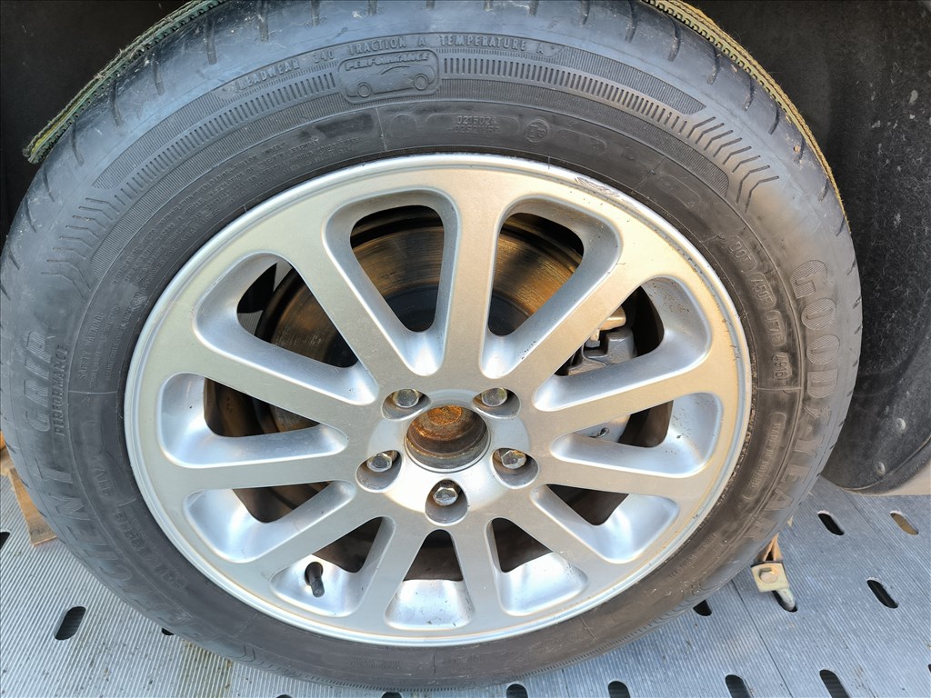 5x108  16" Volvo alufelni, rajta 205/55 használt Goodyear nyári gumi 2. kép