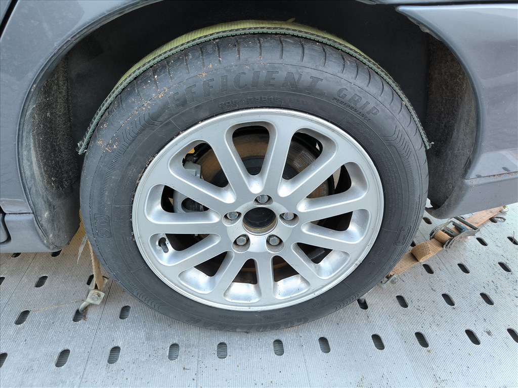 5x108  16" Volvo alufelni, rajta 205/55 használt Goodyear nyári gumi 3. kép