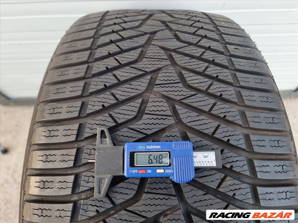 285/40R19 Yokohama téli gumi 2db szinte újszerű állapotban eladó! 1. kép