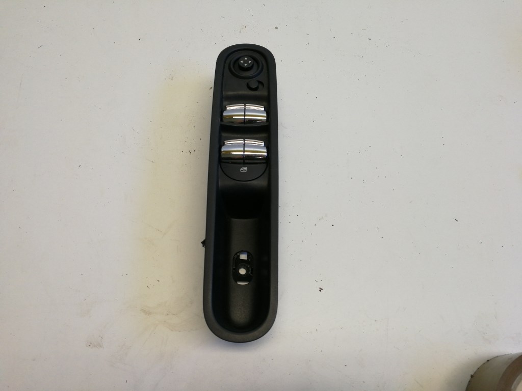 Mini Countryman (R60) bal elsõ ablakemelõ kapcsoló 9289622 1. kép