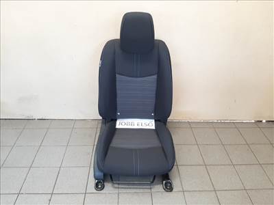 Nissan Leaf (ZE1) jobb első ülés