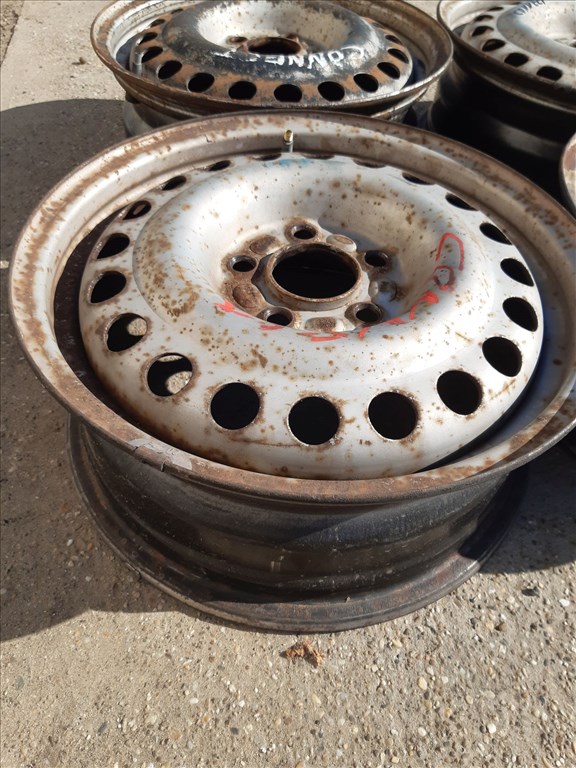 Ford Transit Connect <p>Felni méret: 15"</p><p>Felni szélesség: 6.0</p><p>Furatszám: 5</p><p>Osztókör: 108.0</p><p>ET szám: ET52.5</p><p>Agy Átmérõ: 64.0</p><p>Állapot: Normál</p><p>Érdeklõdéskor hivatkozzon erre: KIN-40144</p><p>Bármire van szüksége hívjon bizalommal!<br>Kizárólag munkaidõben hétfõtõl - péntekig 8-12 13-16 óráig!<br>Alkatrészek széles választékban!<br>Hivatalos Regisztrált Autobontó Kecel!<br>Vásároljon Megbízható Helyrõl Beszerelési Garanciával Profiktól!</p> 30000 1. kép