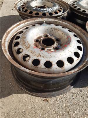 Ford Transit Connect <p>Felni méret: 15"</p><p>Felni szélesség: 6.0</p><p>Furatszám: 5</p><p>Osztókör: 108.0</p><p>ET szám: ET52.5</p><p>Agy Átmérő: 64.0</p><p>Állapot: Normál</p><p>Érdeklődéskor hivatkozzon erre: KIN-40144</p><p>Bármire van szüksége hívjon bizalommal!<br>Kizárólag munkaidőben hétfőtől - péntekig 8-12 13-16 óráig!<br>Alkatrészek széles választékban!<br>Hivatalos Regisztrált Autobontó Kecel!<br>Vásároljon Megbízható Helyről Beszerelési Garanciával Profiktól!</p> 30000