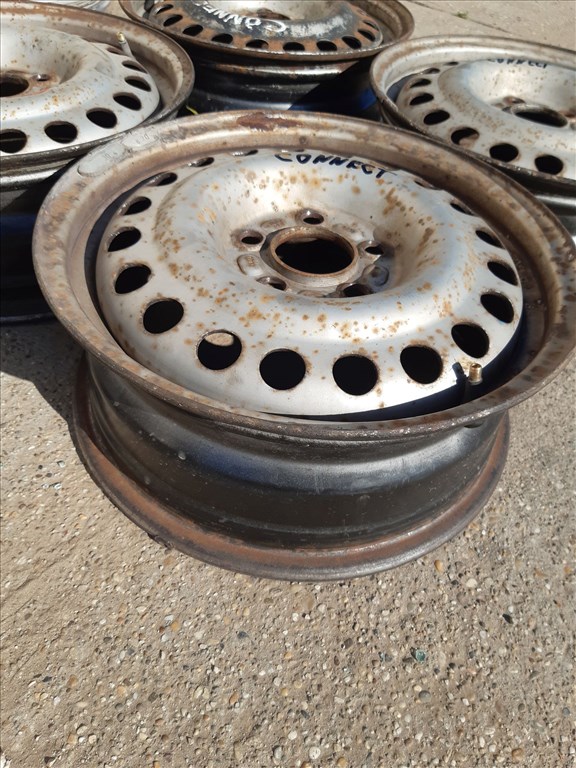 Ford Transit Connect <p>Felni méret: 15"</p><p>Felni szélesség: 6.0</p><p>Furatszám: 5</p><p>Osztókör: 108.0</p><p>ET szám: ET52.5</p><p>Agy Átmérõ: 64.0</p><p>Állapot: Normál</p><p>Érdeklõdéskor hivatkozzon erre: KIN-40144</p><p>Bármire van szüksége hívjon bizalommal!<br>Kizárólag munkaidõben hétfõtõl - péntekig 8-12 13-16 óráig!<br>Alkatrészek széles választékban!<br>Hivatalos Regisztrált Autobontó Kecel!<br>Vásároljon Megbízható Helyrõl Beszerelési Garanciával Profiktól!</p> 30000 2. kép