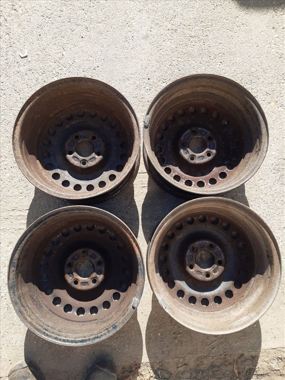 Ford Transit Connect <p>Felni méret: 15"</p><p>Felni szélesség: 6.0</p><p>Furatszám: 5</p><p>Osztókör: 108.0</p><p>ET szám: ET52.5</p><p>Agy Átmérõ: 64.0</p><p>Állapot: Normál</p><p>Érdeklõdéskor hivatkozzon erre: KIN-40144</p><p>Bármire van szüksége hívjon bizalommal!<br>Kizárólag munkaidõben hétfõtõl - péntekig 8-12 13-16 óráig!<br>Alkatrészek széles választékban!<br>Hivatalos Regisztrált Autobontó Kecel!<br>Vásároljon Megbízható Helyrõl Beszerelési Garanciával Profiktól!</p> 30000 5. kép