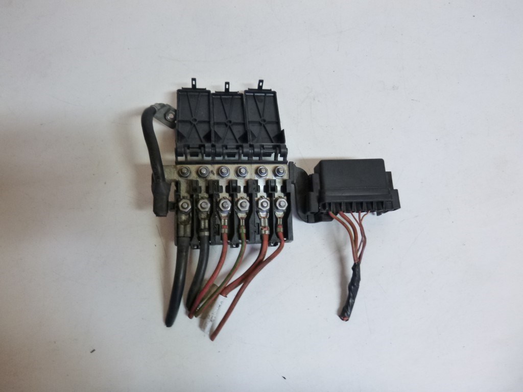 Seat Ibiza (6L) biztosítéktábla motortér 1. kép