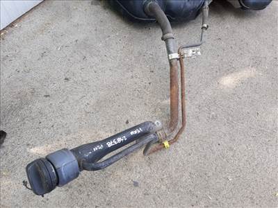 Toyota Verso  üzemanyag tankbeöntő