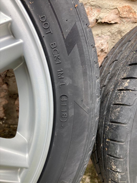  5x100 lyukosztású 16" használt alufelni, 205/45 használt nyári gumival 4. kép