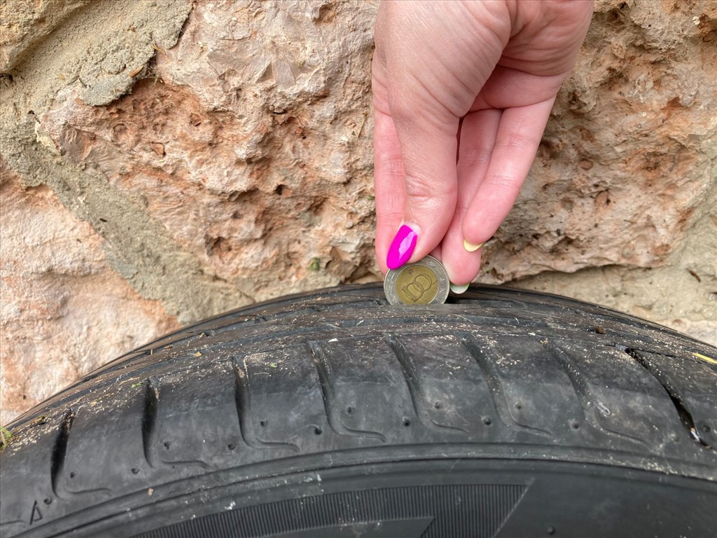  5x100 lyukosztású 16" használt alufelni, 205/45 használt nyári gumival 6. kép