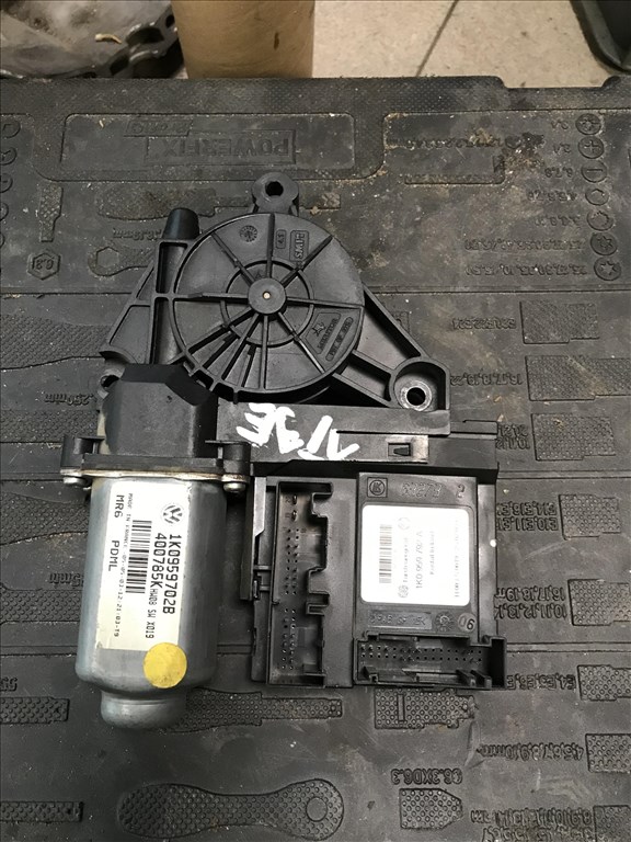 Volkswagen Touran I jobb első ablakemelő motor 1k0959792a 1. kép