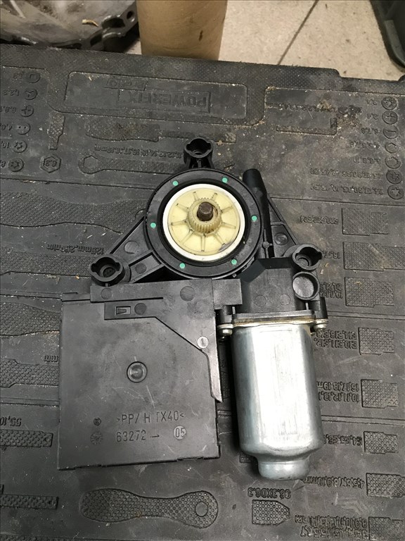 Volkswagen Touran I jobb első ablakemelő motor 1k0959792a 2. kép