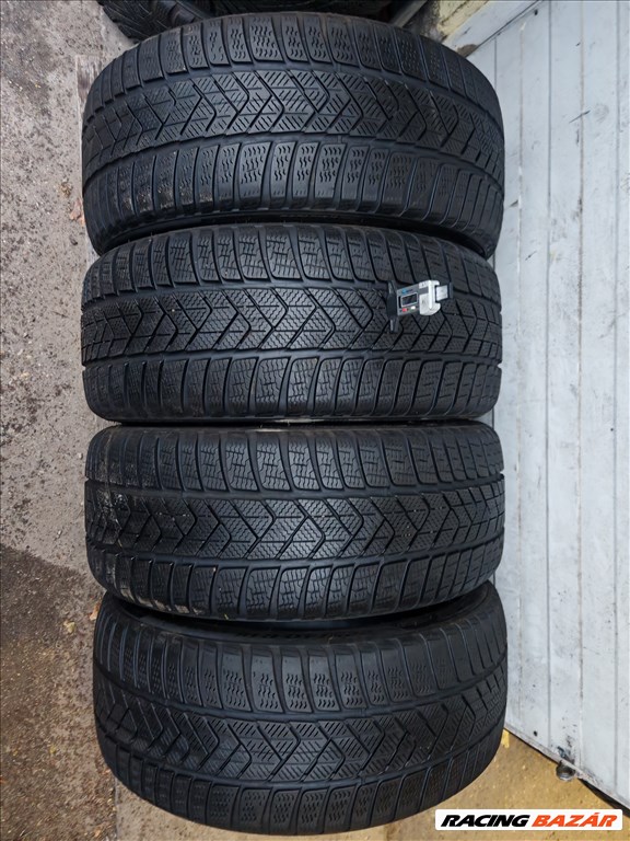  225/4018" újszerű Pirelli téli gumi gumi 1. kép
