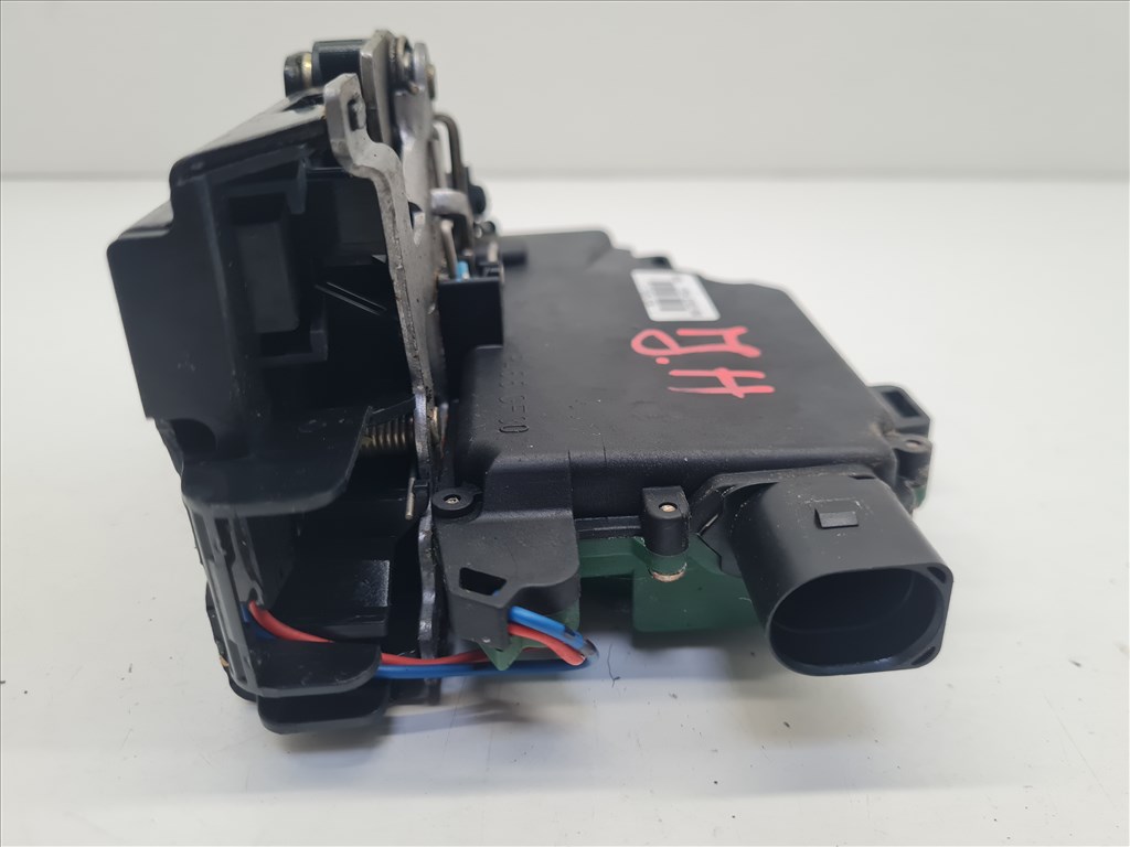 Volkswagen Golf IV, Volkswagen Bora jobb hátsó ajtózár (25371) 3b4839016m 7. kép