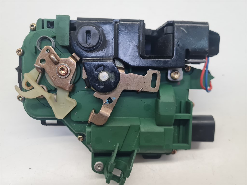 Volkswagen Golf IV, Volkswagen Bora jobb hátsó ajtózár (25371) 3b4839016m 8. kép