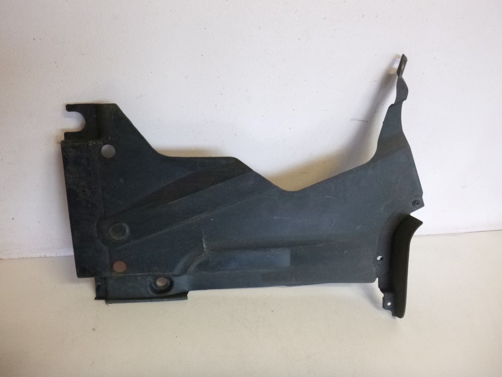 Audi A4 kombi (8E B7) jobb hátsó fenéklemeztálca 8E0825216T 1. kép