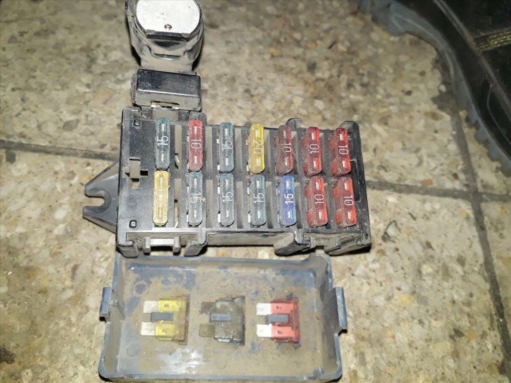 Suzuki Vitara Biztosítéktábla / Relé Tábla 2. kép