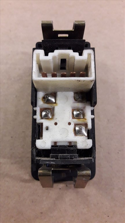 Suzuki Vitara Bal Hátsó Ablakemelõ Kapcsoló 2. kép