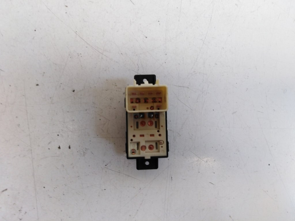 Chevrolet Captiva bal hátsó ablakemelõ kapcsoló 2. kép