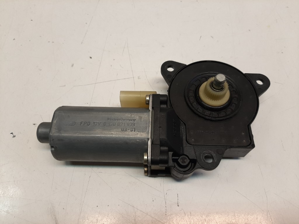 Ford Fusion jobb elsõ ablakemelõ motor 0130821939 1. kép