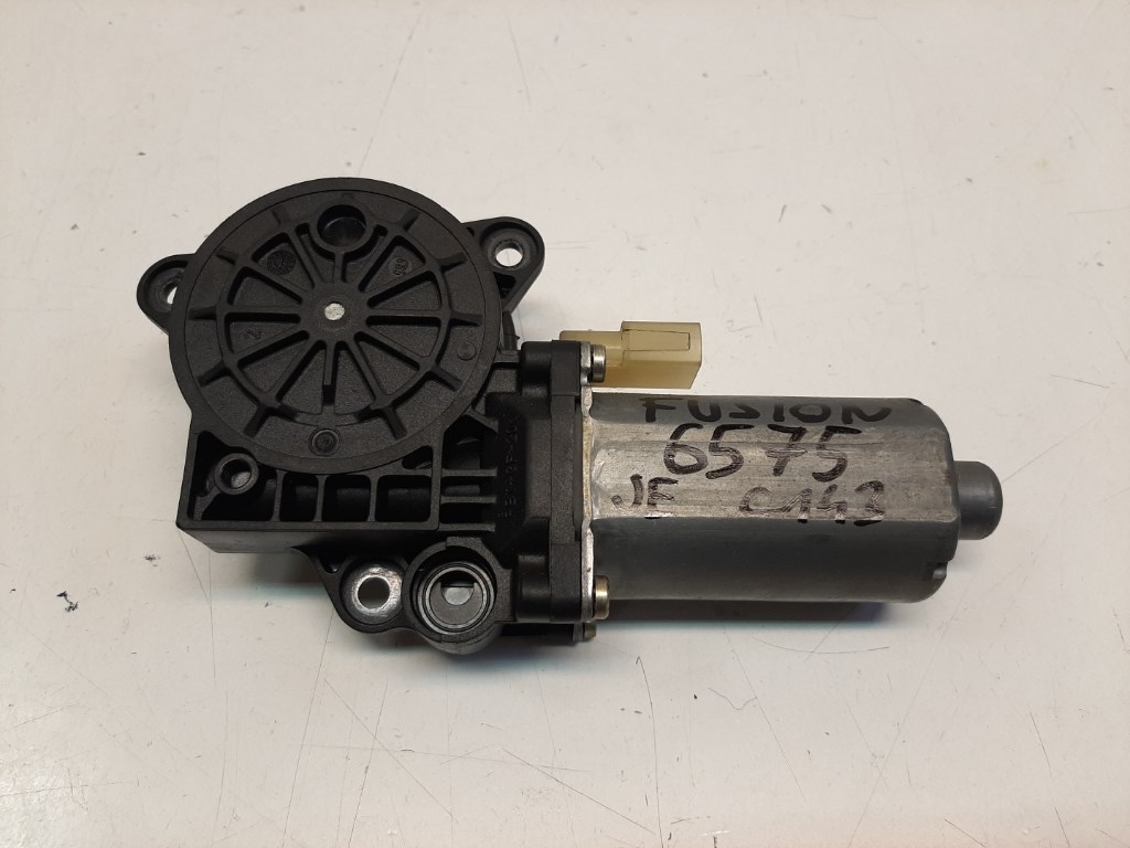 Ford Fusion jobb elsõ ablakemelõ motor 0130821939 2. kép